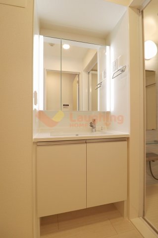 洗面設備　朝の支度にも助かる、独立の洗髪洗面化粧台