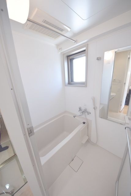バス・シャワールーム　★★窓付きなので換気も可能★★