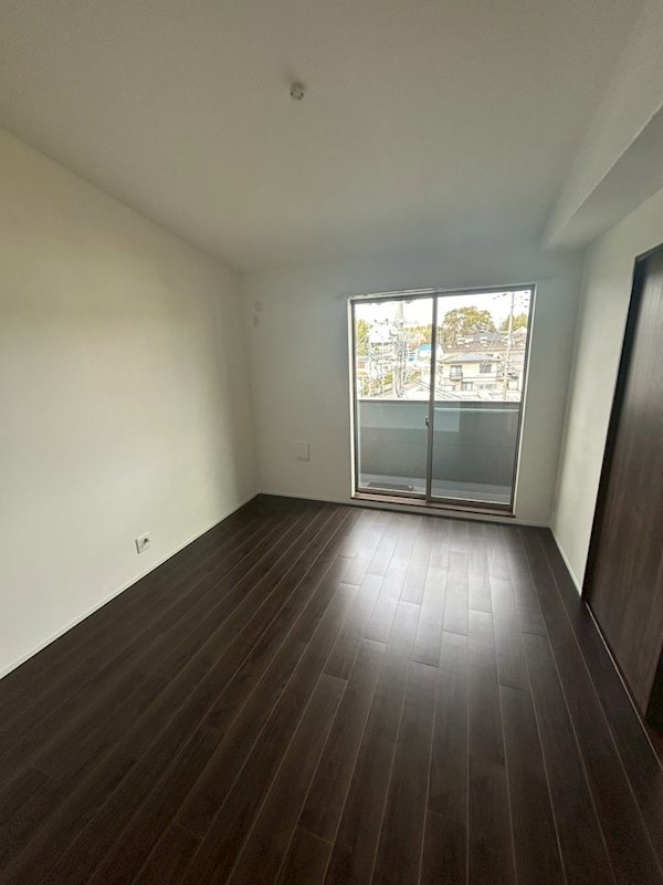 居室・リビング　窓があり日差しの入るお部屋です