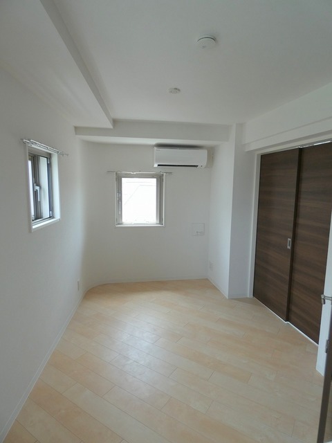 居室・リビング　★明るいフローリングの角部屋です★