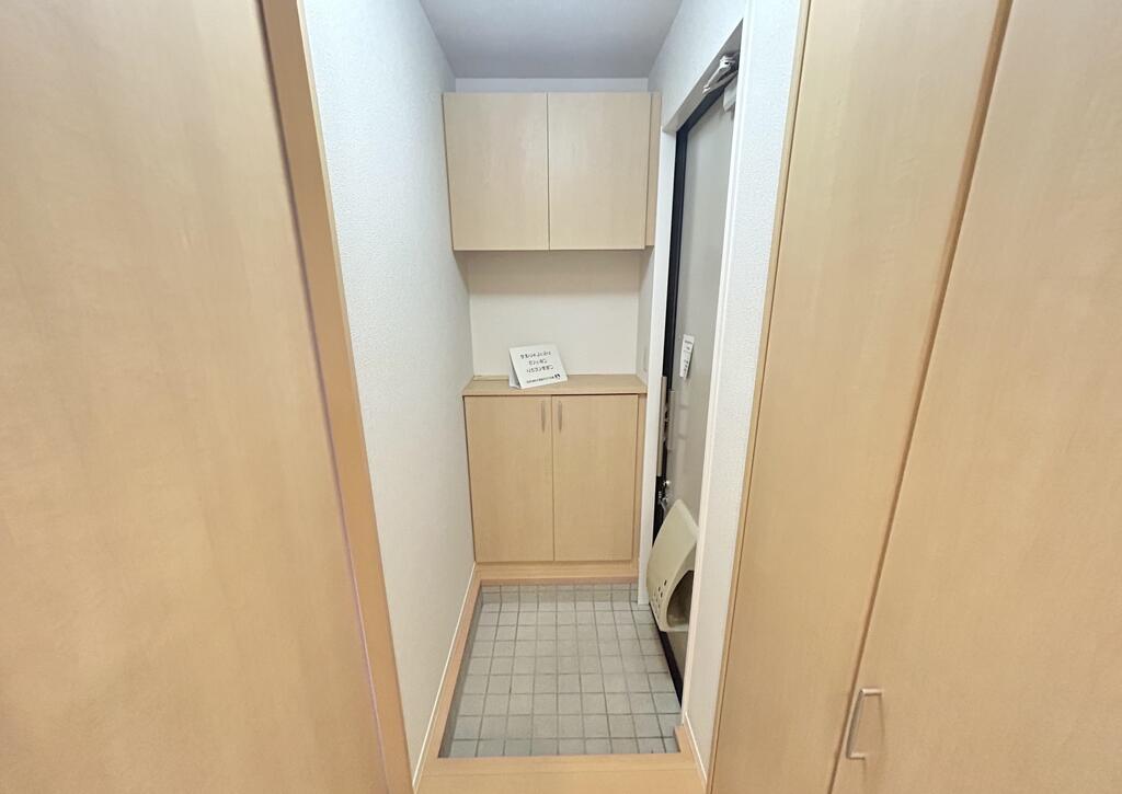 玄関　同型タイプ・反転