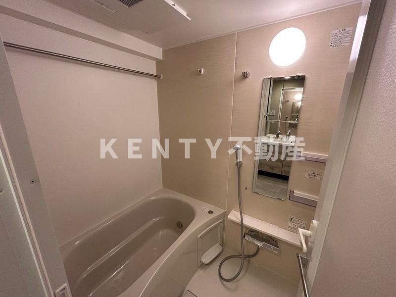 バス・シャワールーム　コンパクトで使いやすいお風呂です