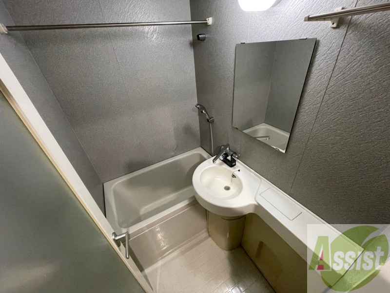 バス・シャワールーム　ユニットバスです。疲れを癒すのに欠かせませんね！