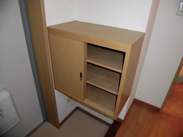 玄関　写真は同タイプ１０５号室