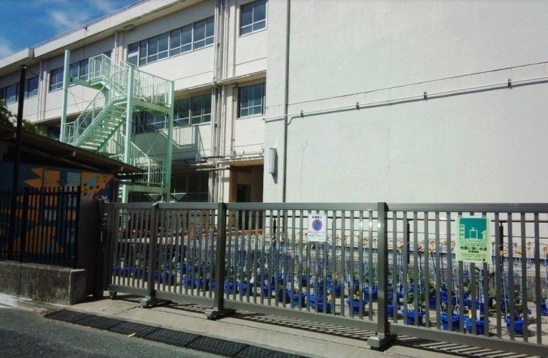 小学校　川崎市立梶ケ谷小学校（小学校）まで406m