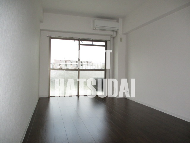 居室・リビング　LINEでのお問い合わせもお待ちしております♪　※他号室の参