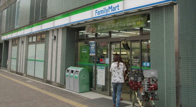 コンビニ　ファミリーマート市川妙典駅店（コンビニ）まで166m