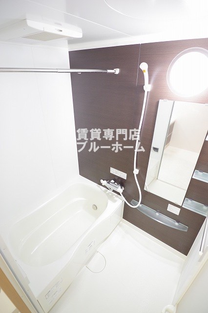 バス・シャワールーム　浴室乾燥機・追い炊き機能付きのお風呂です！