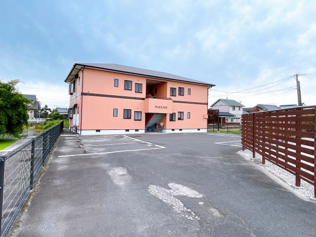 建物外観　こちら、外観パースです