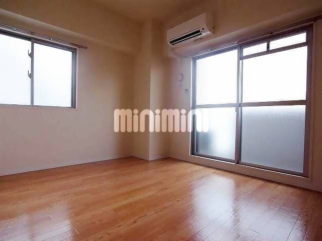 居室・リビング　２面採光の明るいお部屋です