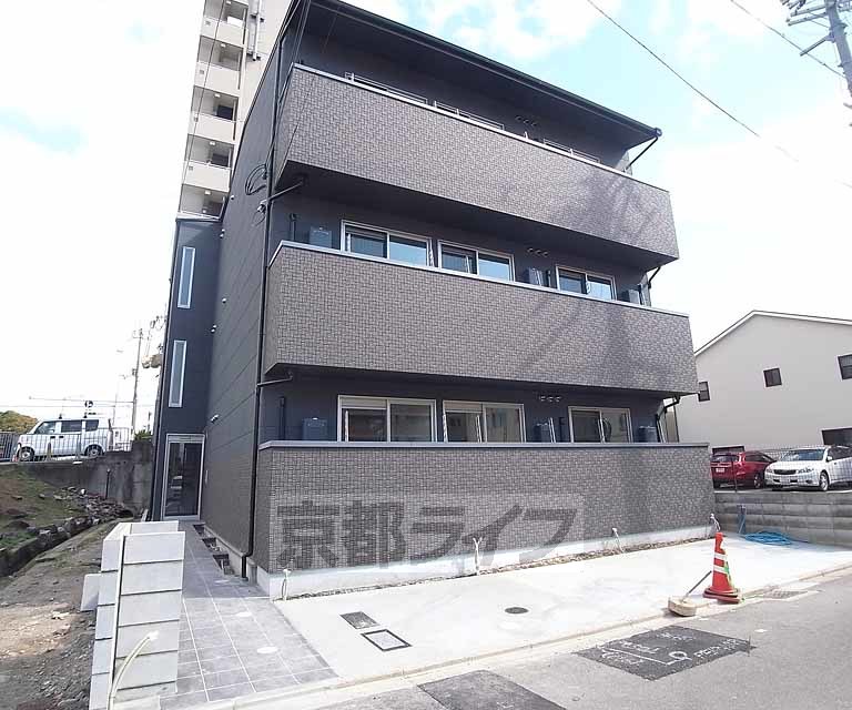 建物外観　２０１７年築の単身マンションです。