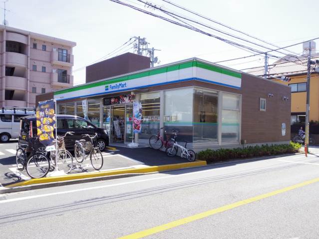 コンビニ　ファミリーマート（コンビニ）まで307m