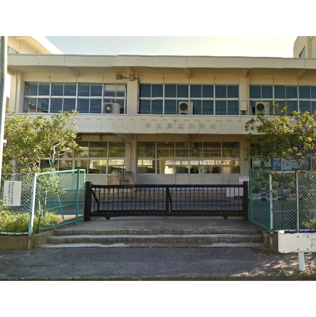 小学校　牛久市立牛久第二小学校（小学校）まで450m