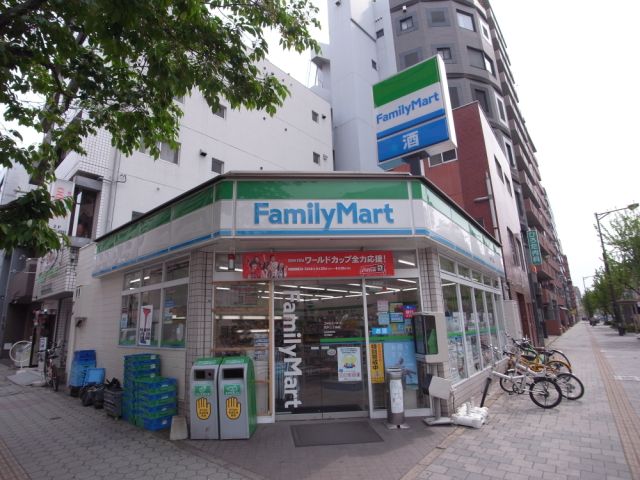 コンビニ　ファミリーマート（コンビニ）まで210m