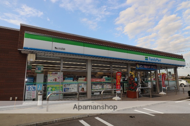 コンビニ　ファミリーマート（コンビニ）まで861m