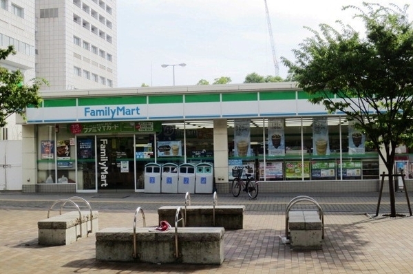 コンビニ　ファミリーマートみなとじま駅前店（コンビニ）まで183m