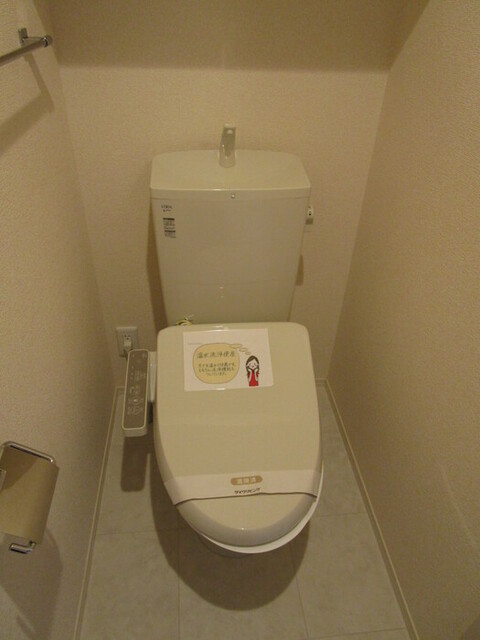 トイレ　温水洗浄暖房便座です！