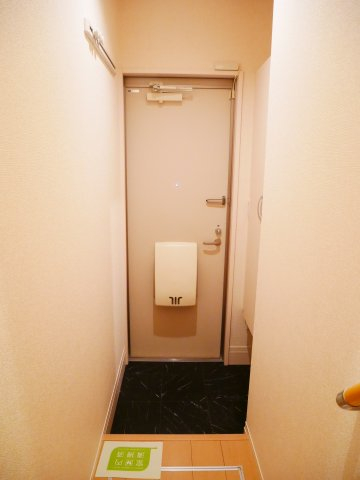 玄関　別部屋の写真になります。
