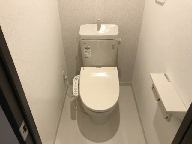 トイレ　温水洗浄便座