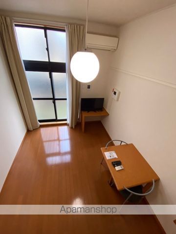 レオパレスクランベリーの居間写真