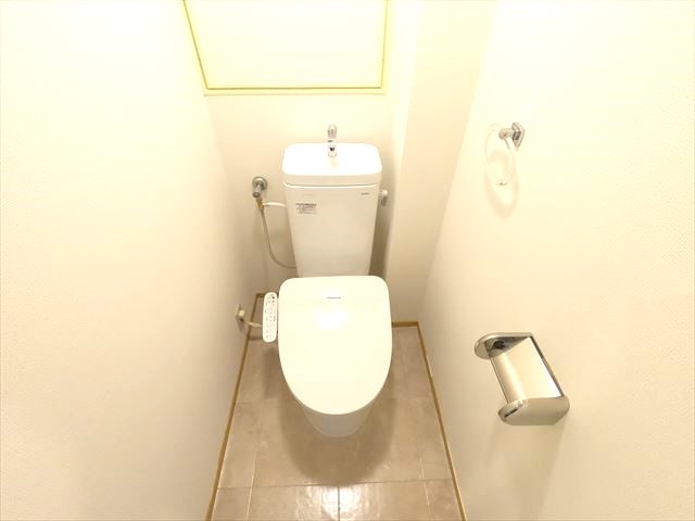トイレ　ウォシュレット付き
