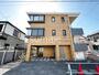 建物外観　3階建てのマンションです