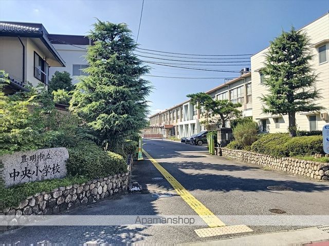 小学校　中央小学校（小学校）まで479m