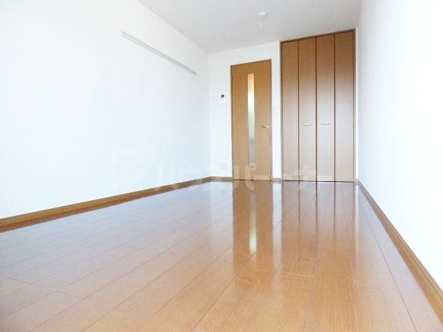 ベルデュールIIの居間写真