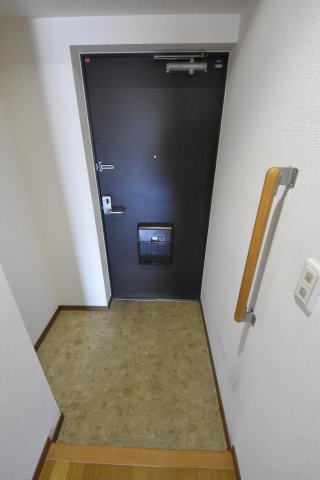 ピュアライズ京橋の玄関写真