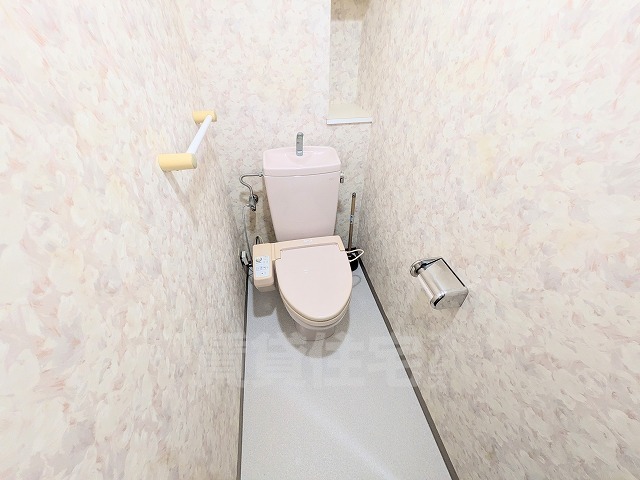 近鉄奈良線 富雄駅 徒歩15分 8階建 築30年のトイレ写真