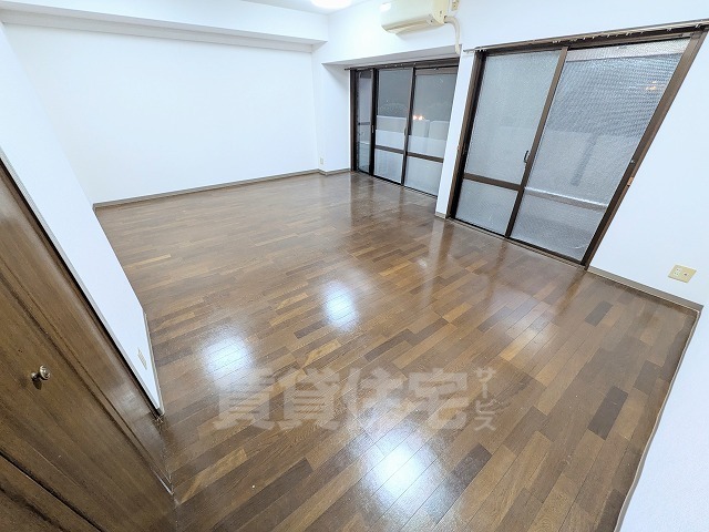 近鉄奈良線 富雄駅 徒歩15分 8階建 築30年の居間写真