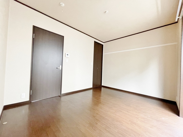 メゾンシーマの居間写真