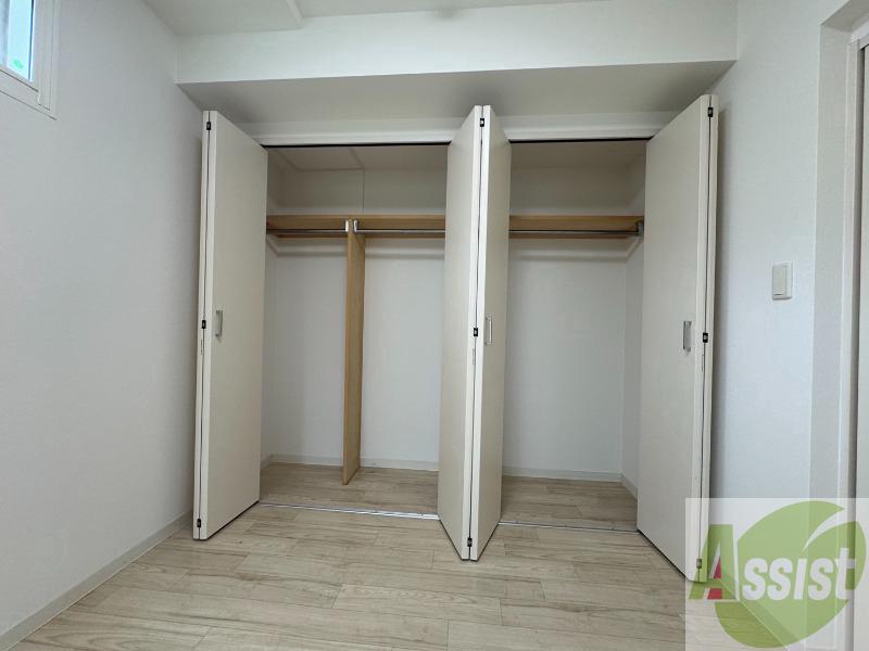収納　寝室の収納です。部屋がすっきり片付きます。