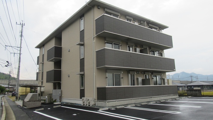 建物外観　落ち着いた雰囲気の外観です