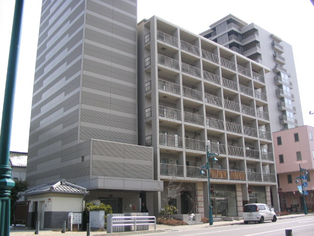 建物外観　南西から見た建物外観写真です