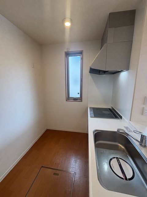 キッチン　3口ＩＨコンロ付システムキッチン！