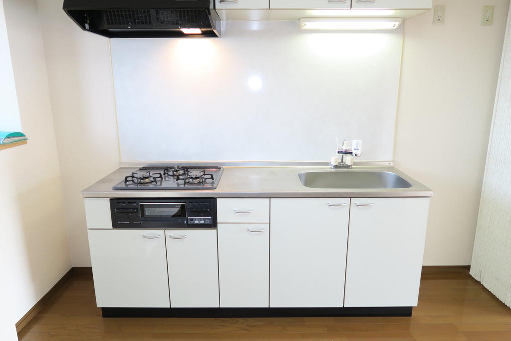 キッチン　３口コンロ有り
