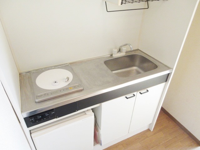 キッチン　参考写真（同物件他号室）