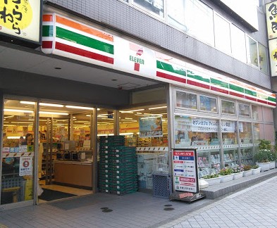 コンビニ　セブンイレブン横浜日吉中央通り店（コンビニ）まで55m
