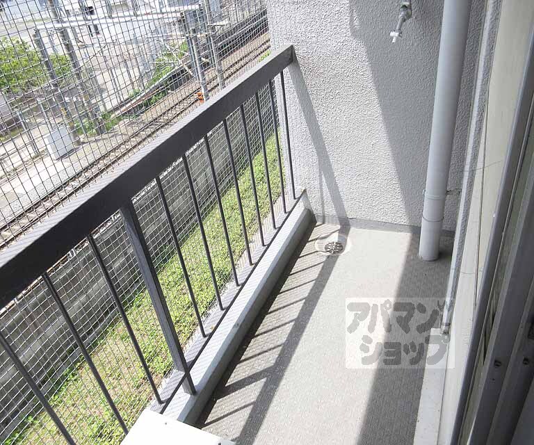 バルコニー　日当り良好な南向きのベランダ。