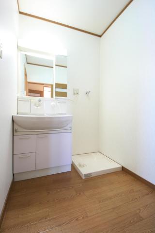 洗面設備　※同タイプ部屋の写真です。
