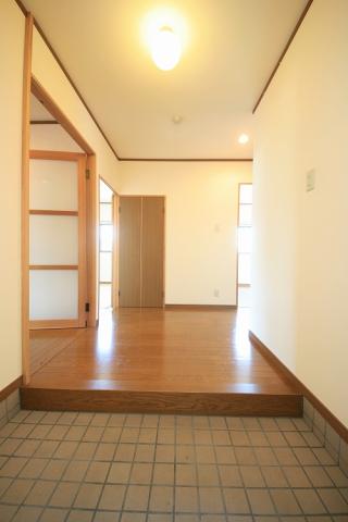 玄関　※同タイプ部屋の写真です。