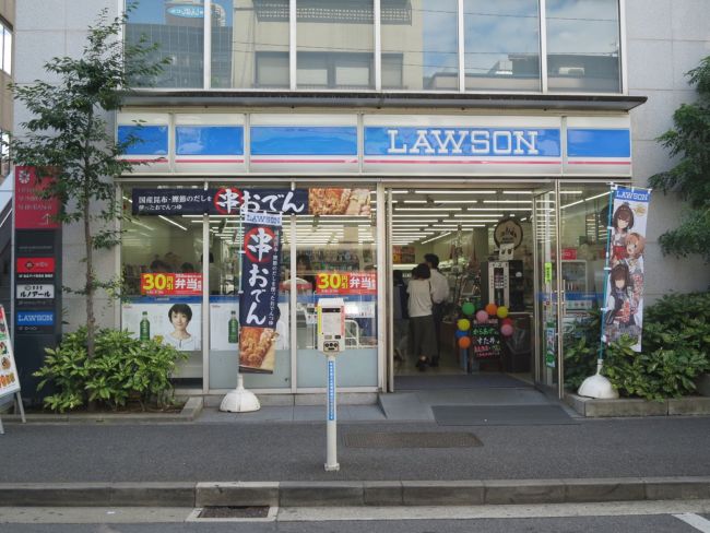 コンビニ　ローソン新橋四丁目店（コンビニ）まで176m