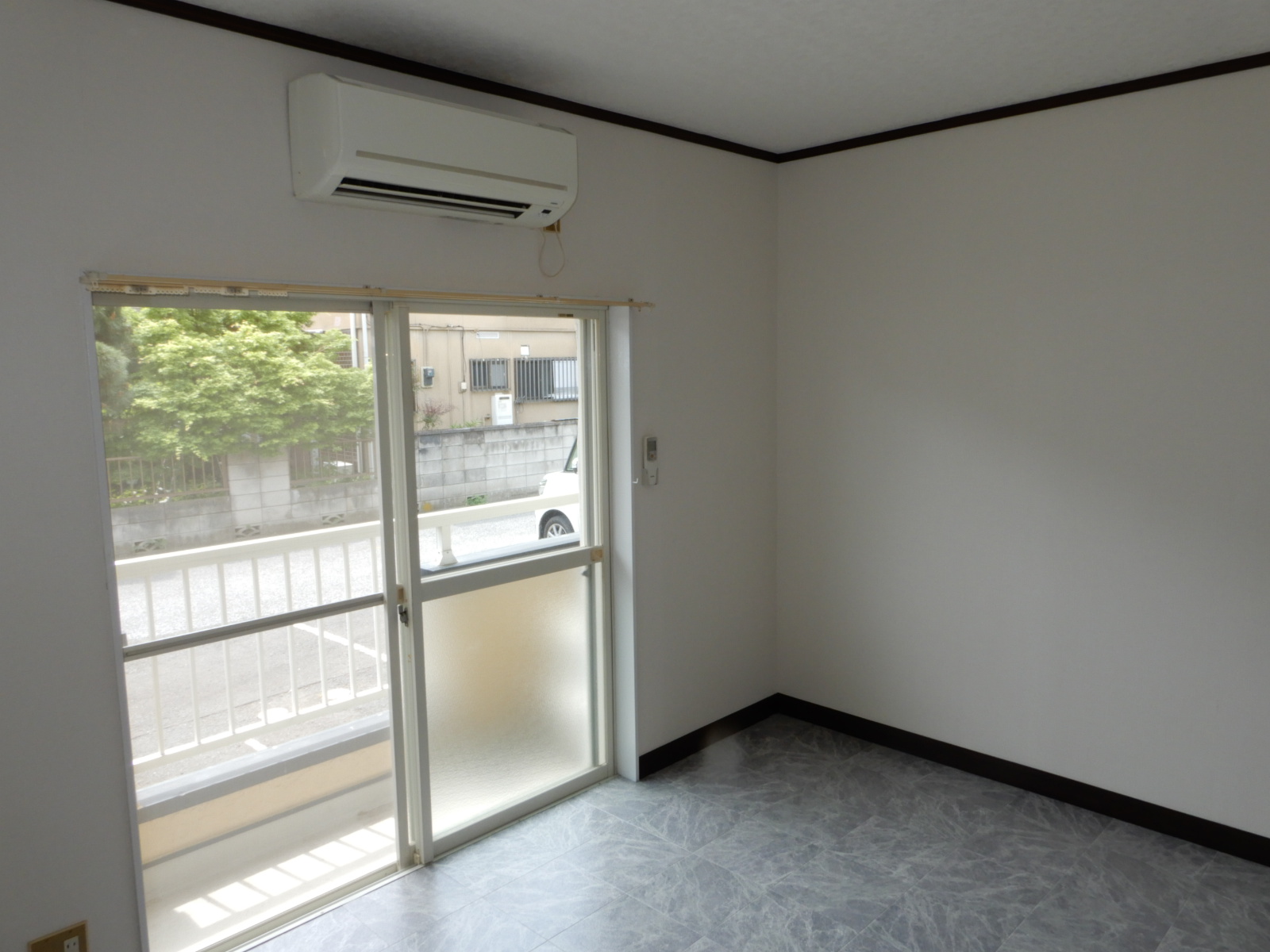 ロイヤルビレッジの居間写真