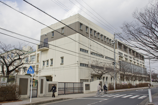 【長岡天神ハイツ8棟205号の中学校】