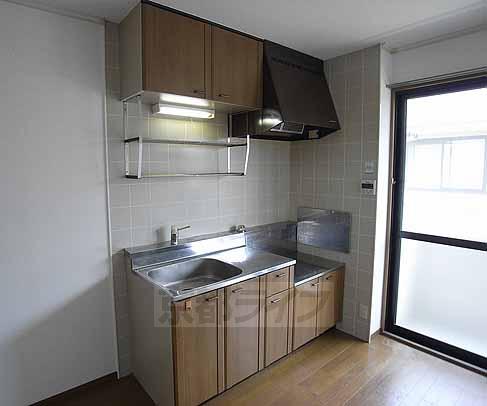 キッチン　使い易いシングルレバー。