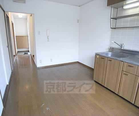 居室・リビング　明るい室内。