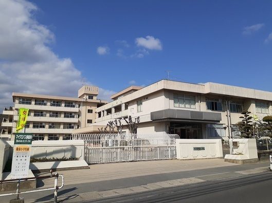 【岡山市北区花尻みどり町のアパートの小学校】