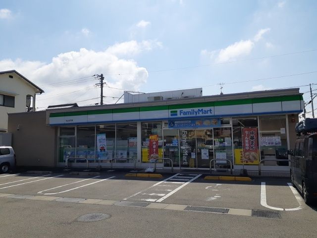 コンビニ　ファミリーマート生石店様（コンビニ）まで1600m