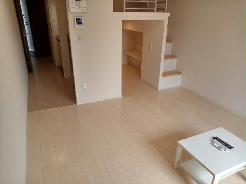 居室・リビング　備品や設備仕様は号室等により異なります現地をご確認ください。